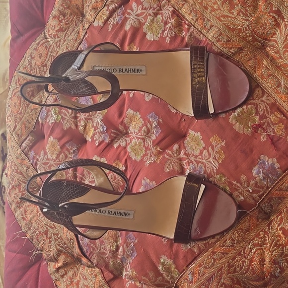 Manolo Blahnik Brown Croc Embossed Heels - Picture 2 of 7